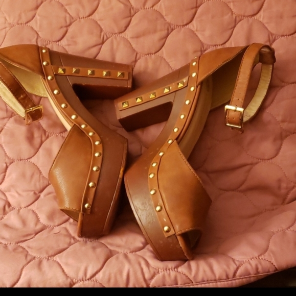 SALE Women's Chase & Chloe Studded Platform Heels - Picture 1 of 2
